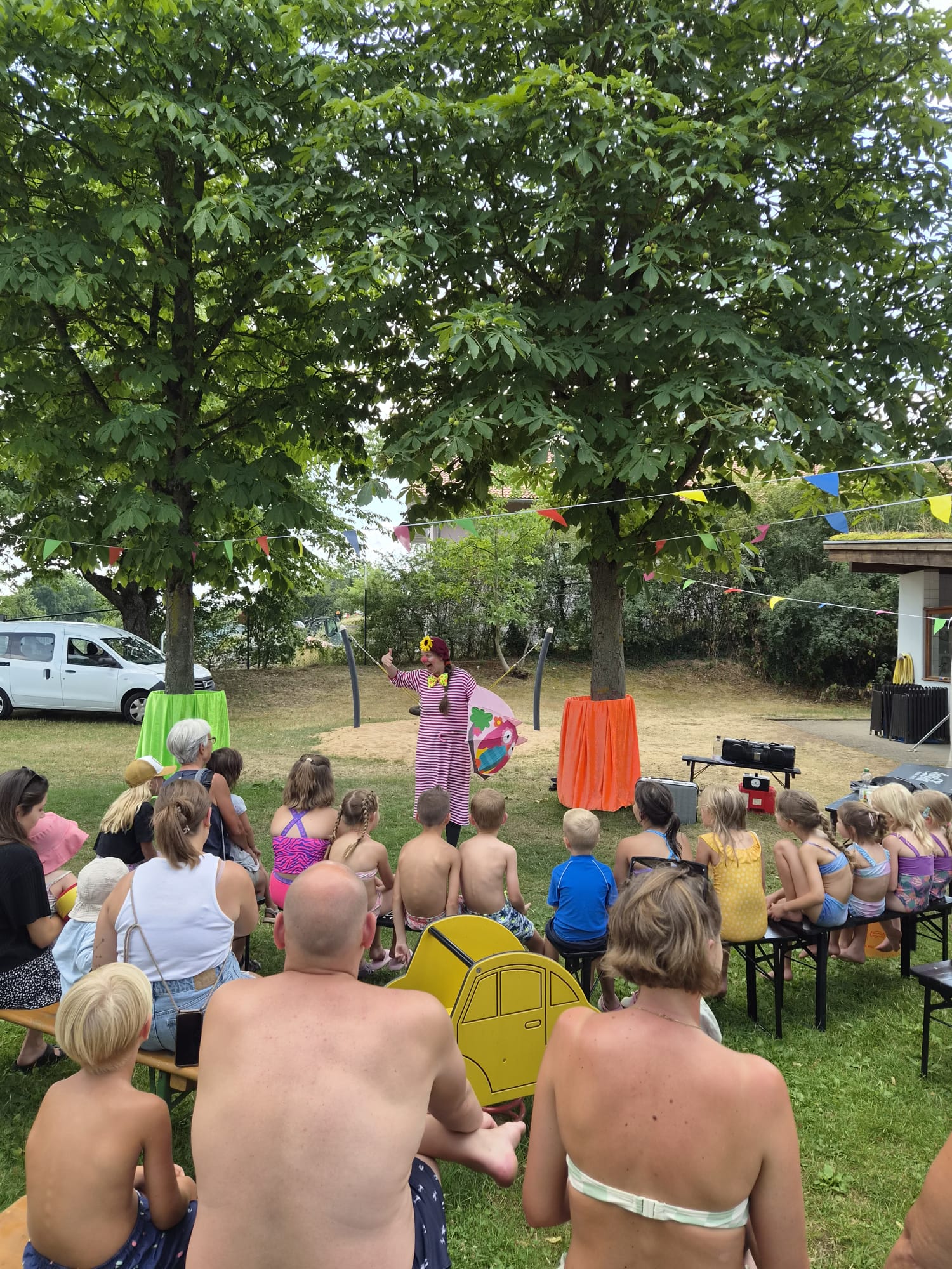 2026-07-17 50 Jahre MAB Clown m. Publikum.jpg